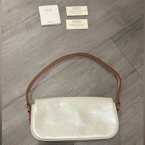 Louis Vuitton Malibu Street Vernis Bag - Picture 2 of 11